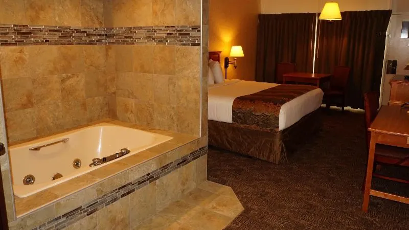 Biltmore Hotel & Suites