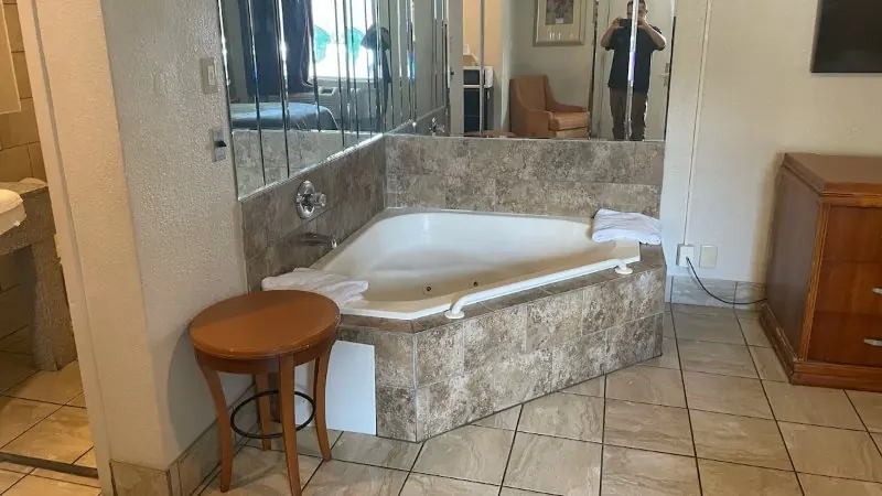 Budgetel Inn & Suites