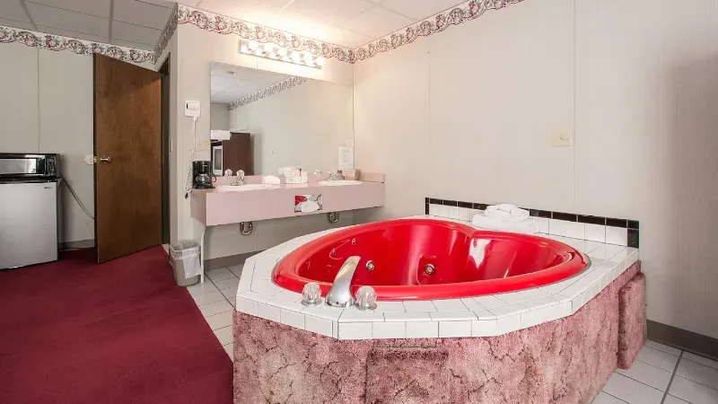 Candlewick Inn and Suites