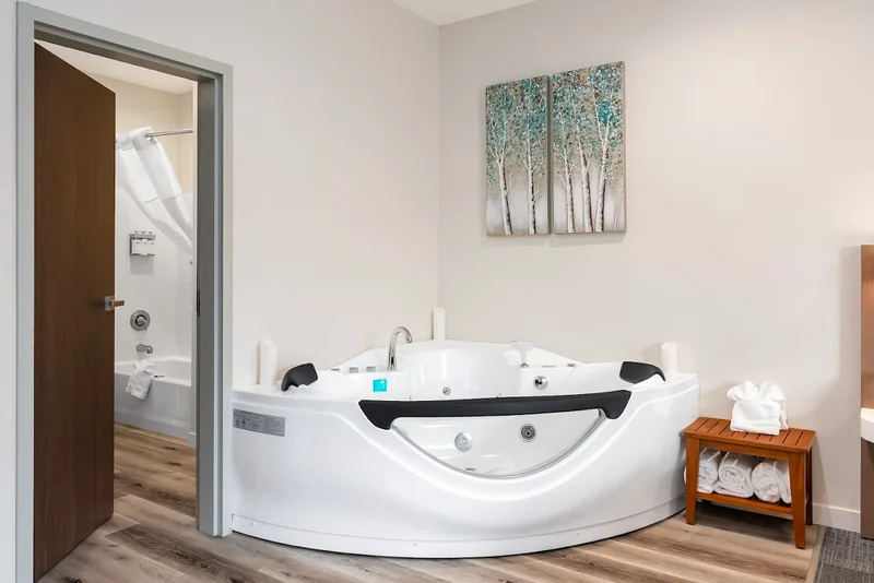 Cedar Street Hotel & Suites