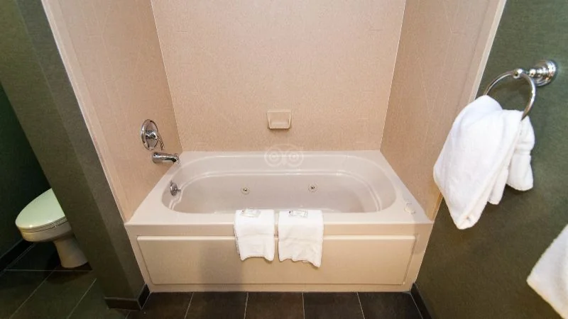 Clarion Inn & Suites at The Outlets of Lake George