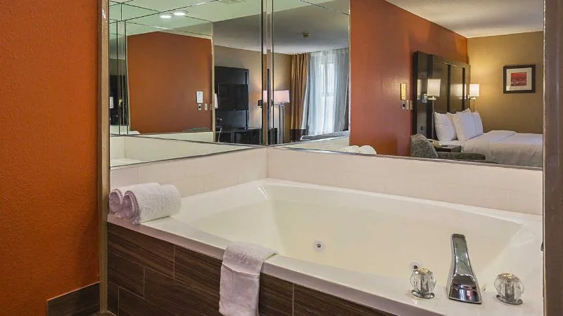 Clarion Inn & Suites Evansville