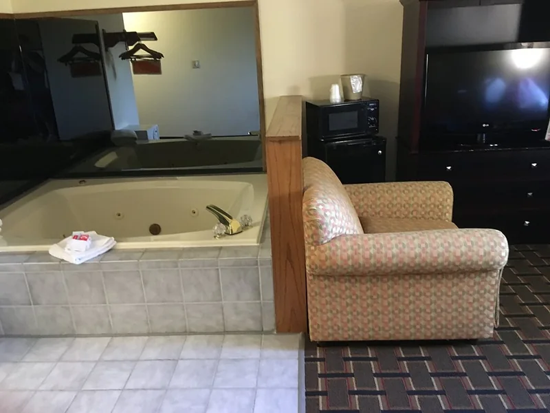Clarion Pointe Bettendorf – Quad Cities
