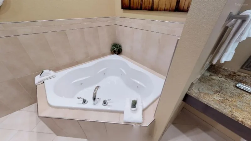 Clubhouse Hotel & Suites