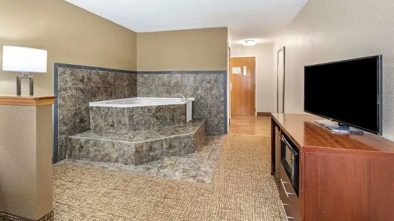 Comfort Inn & Suites Cincinnati Eastgate