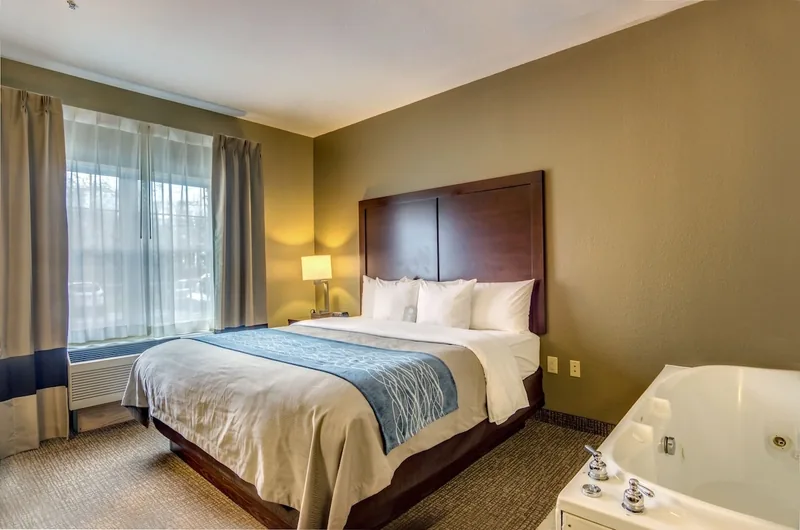 Comfort Inn & Suites Grafton-Cedarburg