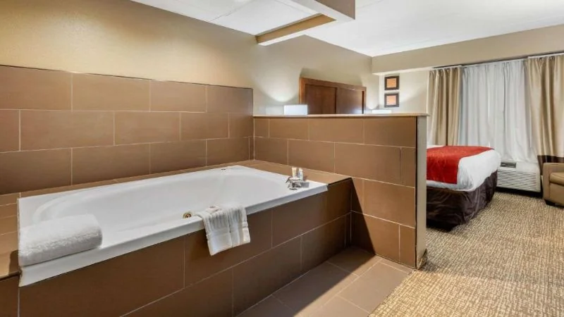 Comfort Inn & Suites Hamilton Place