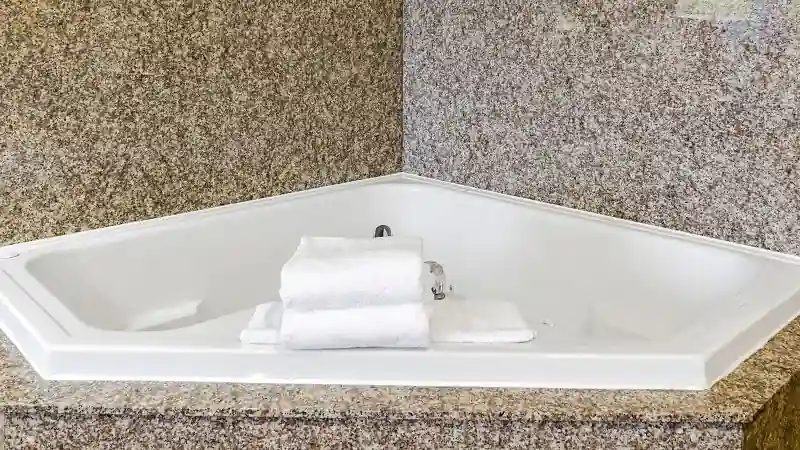 Comfort Inn & Suites Lawrence – University Area