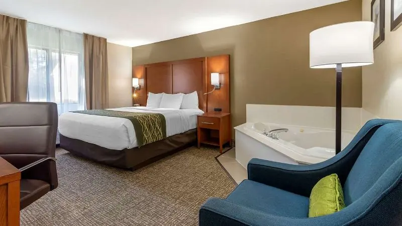 Comfort Inn & Suites – Near Robins Air Force Base