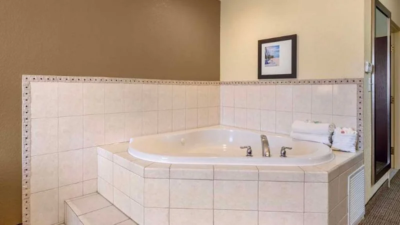 Comfort Inn & Suites Northeast – Gateway