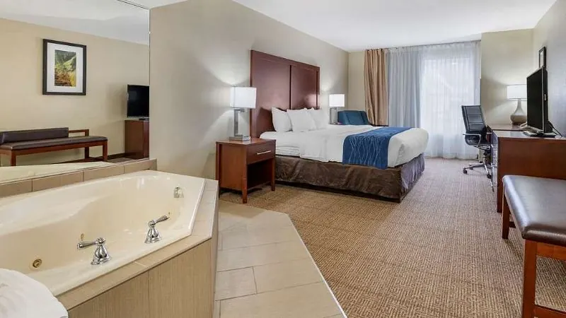 Comfort Inn & Suites Northern Kentucky
