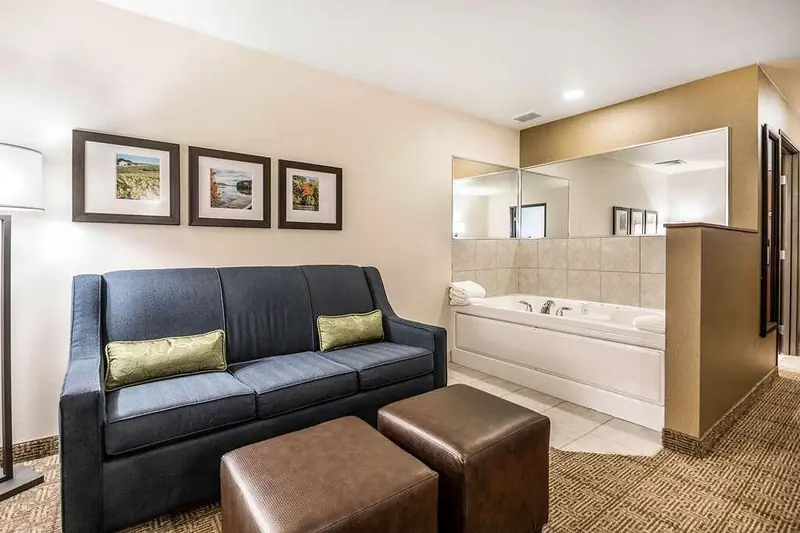 Comfort Suites at Par 4 Resort