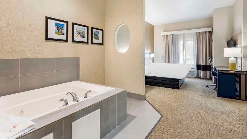 Comfort Suites Merrillville near US 30