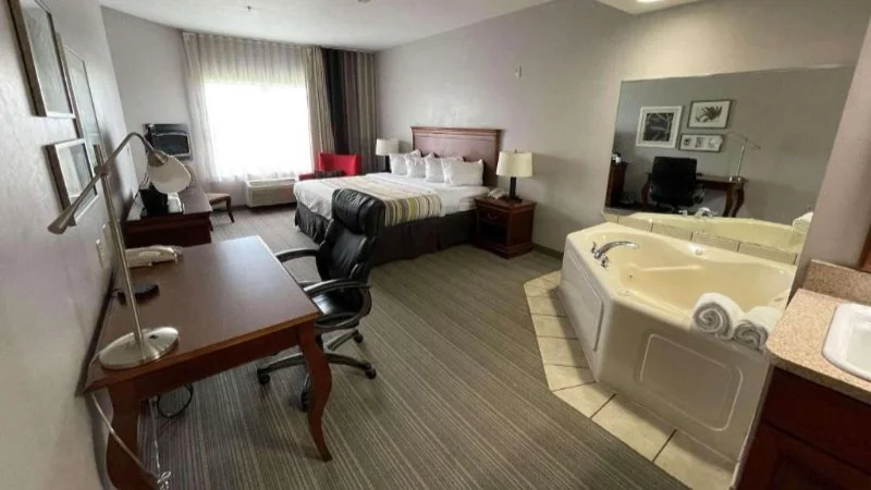 Country Inn & Suites by Radisson, Appleton North, WI