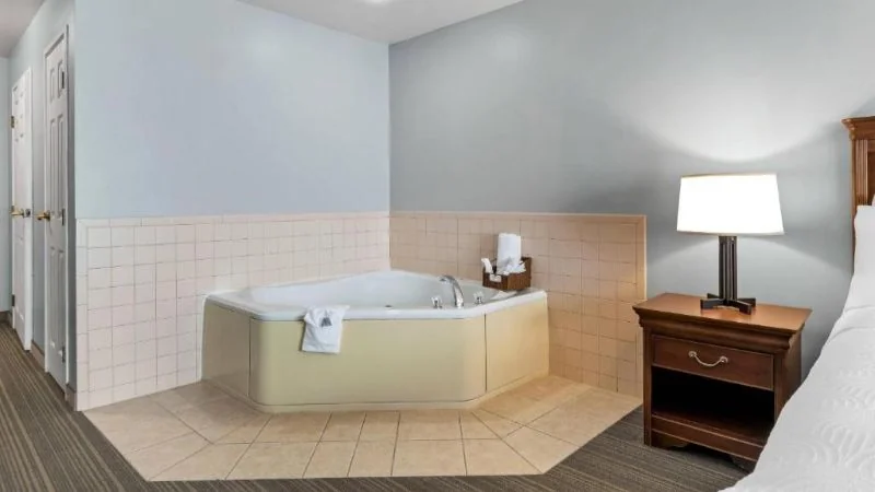 Country Inn & Suites by Radisson, Chambersburg, PA