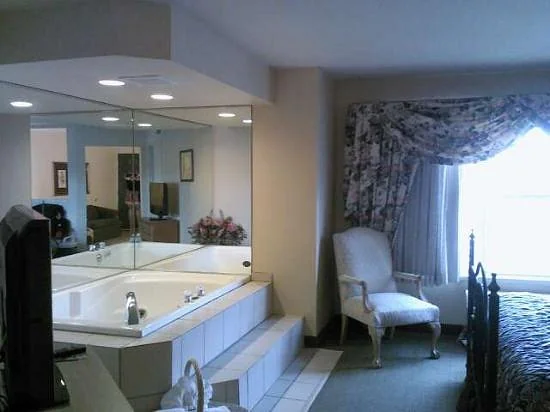 Country Inn & Suites by Radisson, Green Bay, WI