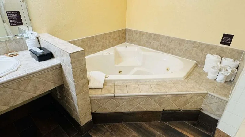 Country Inn & Suites by Radisson, Mishawaka, IN