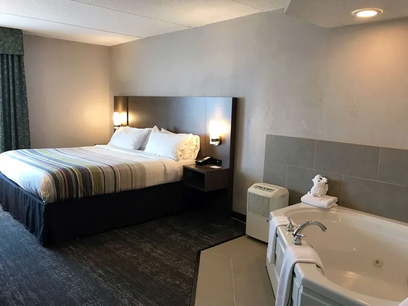Country Inn & Suites by Radisson, Mt. Pleasant-Racine West