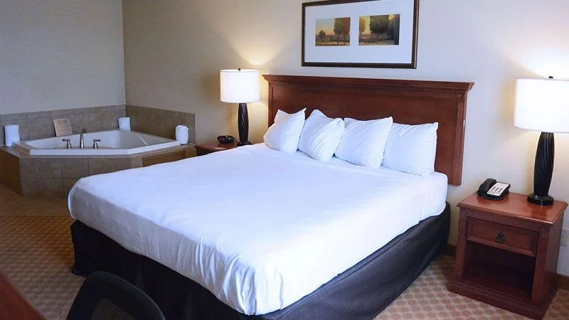 Country Inn & Suites by Radisson, Peoria North, IL