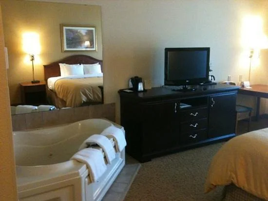 Country Inn & Suites by Radisson, West Bend, WI