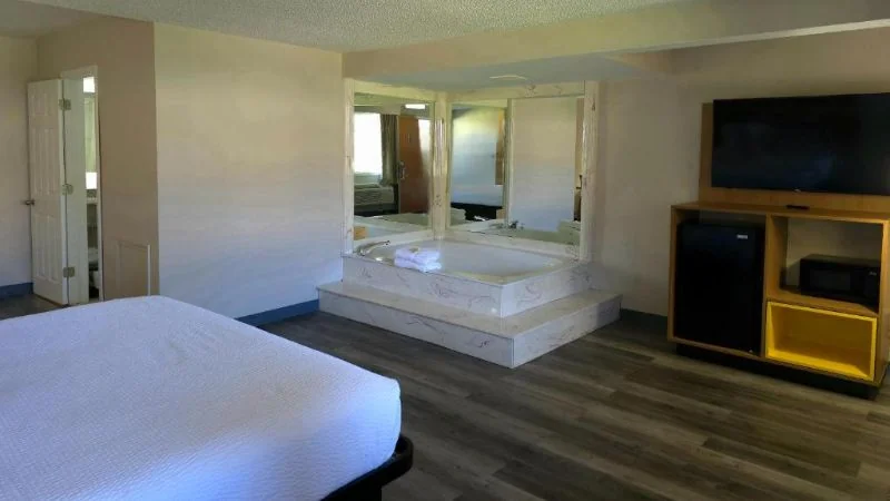 Days Inn and Suites by Wyndham Port Huron