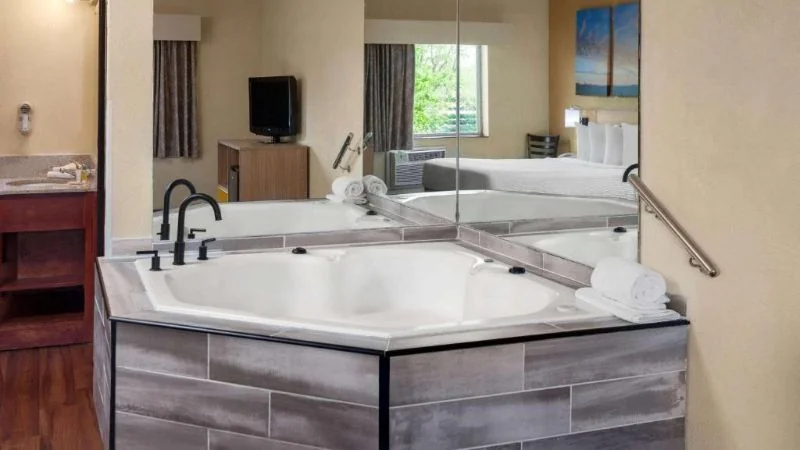 Days Inn by Wyndham Rockford I-90 Casino District