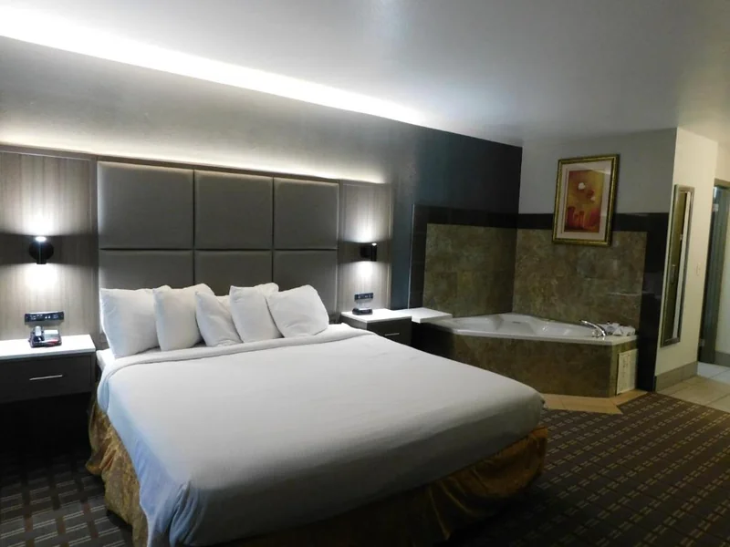 Days Inn & Suites by Wyndham Downtown Gatlinburg Parkway