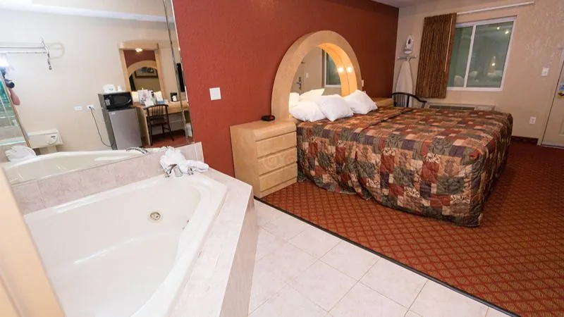 Days Inn & Suites by Wyndham Niagara Falls Buffalo