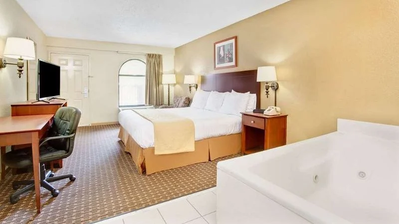 Days Inn & Suites by Wyndham Stockbridge South Atlanta