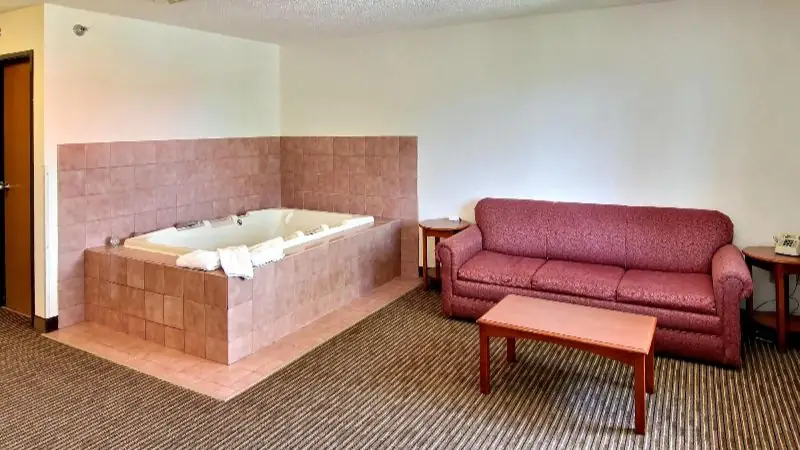 Days Inn & Suites by Wyndham Traverse City
