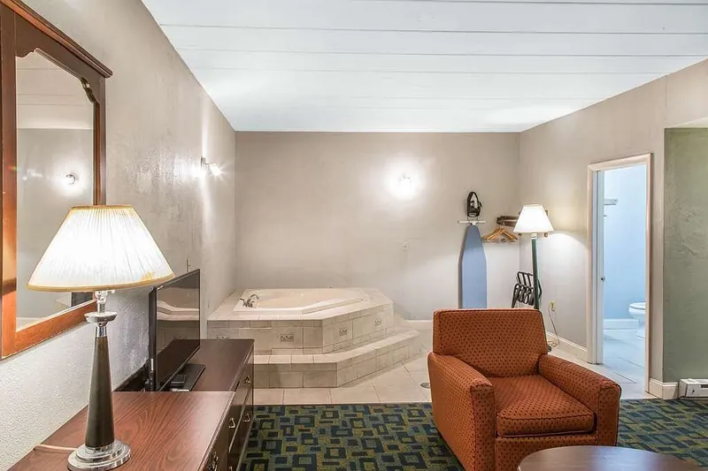 Econo Lodge Cranston – Providence