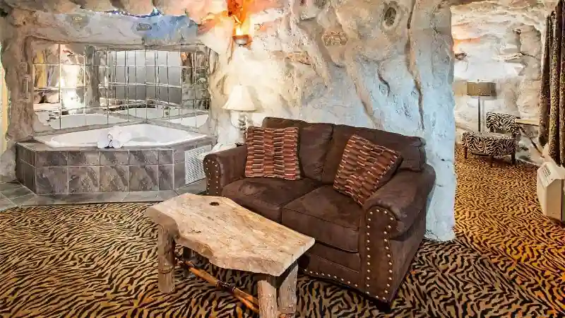 Fantasy Suites Terre Haute at Days Inn & Suites