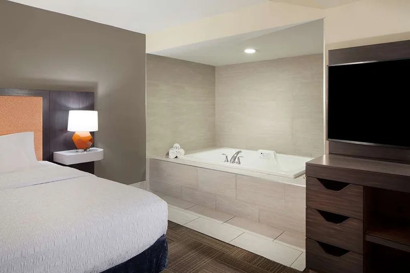Hampton Inn Charleston-Southridge