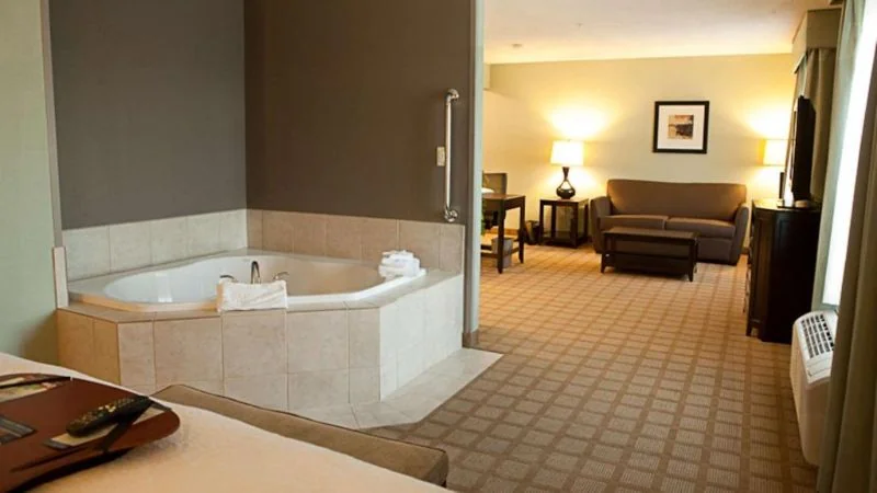 Hampton Inn & Suites Detroit-Canton