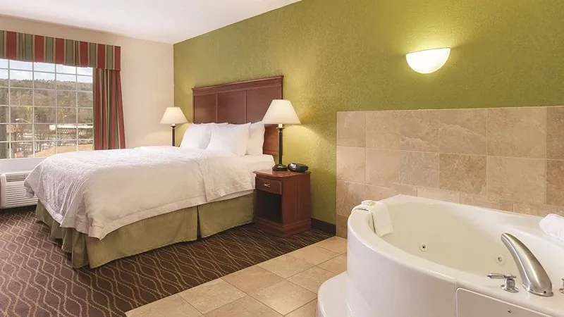 Hampton Inn & Suites Greenfield