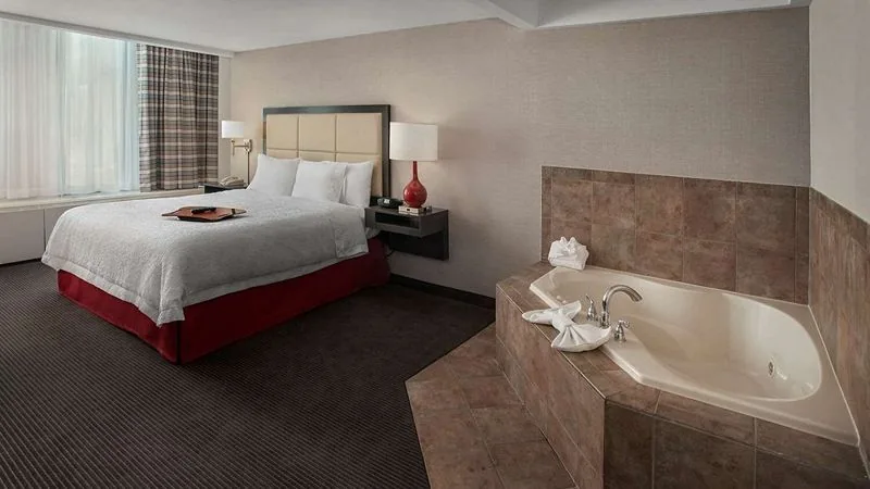 Hampton Inn & Suites Milwaukee Downtown