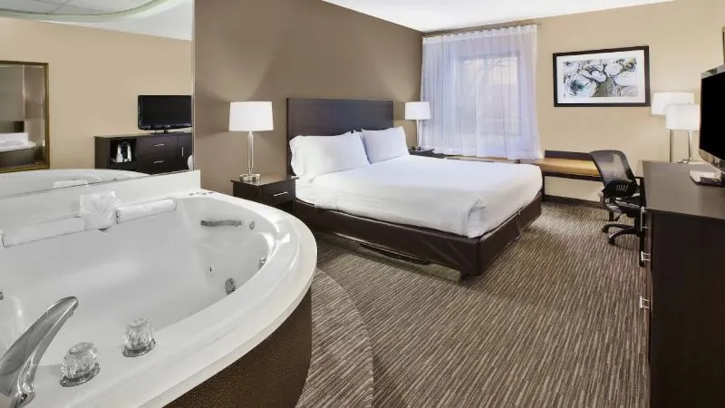 Holiday Inn Express Detroit-Warren by IHG