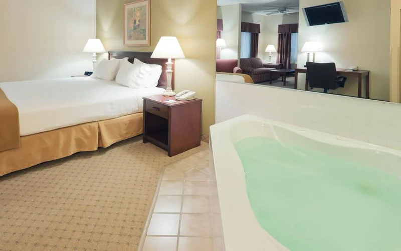 Holiday Inn Express Evansville – West