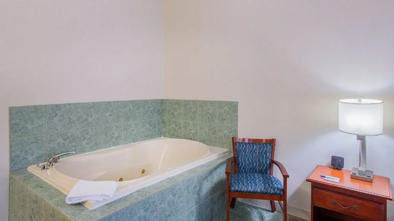 Holiday Inn Express Hotel & Suites Brattleboro by IHG