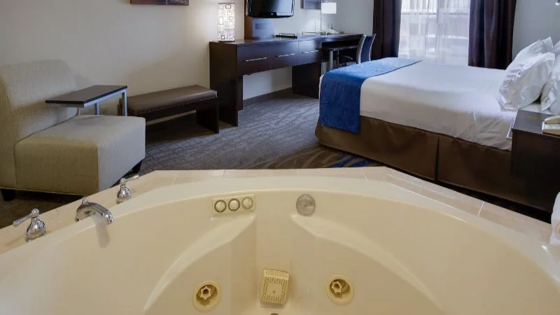 Holiday Inn Express Hotel & Suites Meadowlands Area by IHG