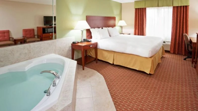 Holiday Inn Express Hotel & Suites Niagara Falls by IHG