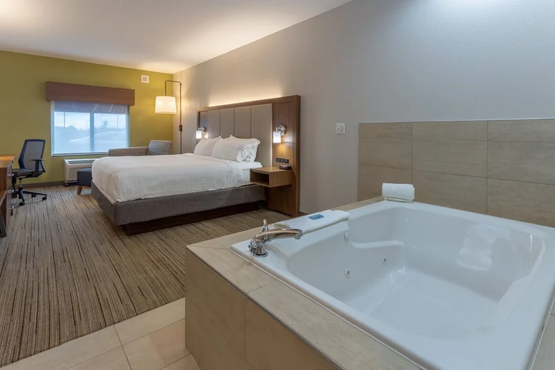 Holiday Inn Express Indianapolis – Southeast, an IHG Hotel