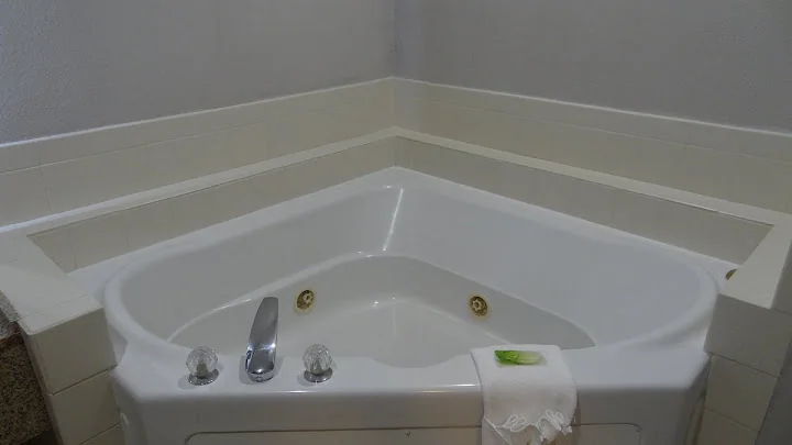Holiday Inn Express Kansas City – Bonner Springs, an IHG Hotel