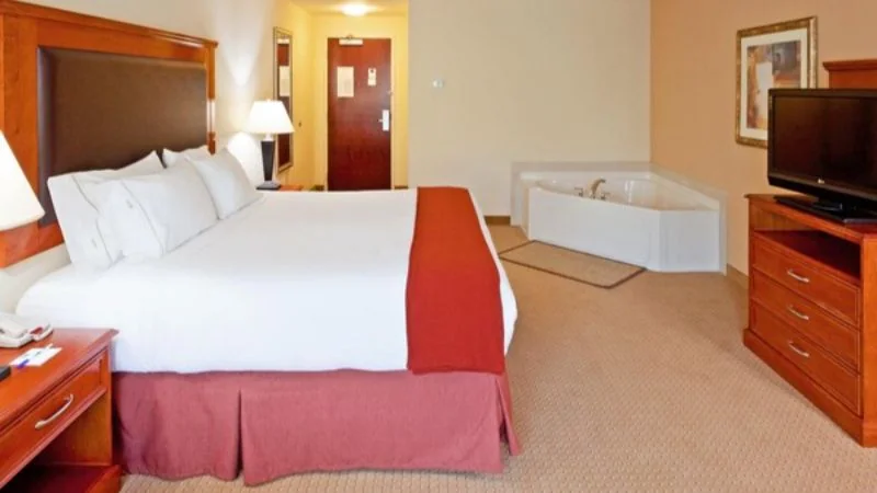Holiday Inn Express & Suites Albany Airport Area – Latham, an IHG Hotel