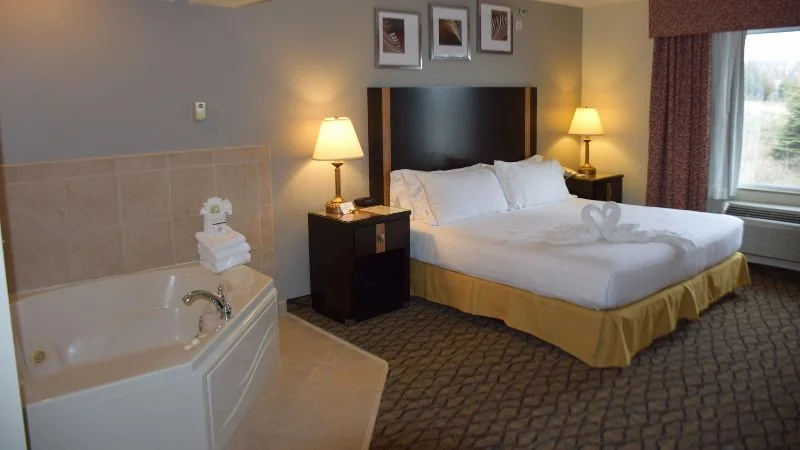 Holiday Inn Express & Suites Chanhassen By IHG