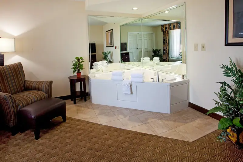Holiday Inn Express & Suites Columbus At Northlake By IHG