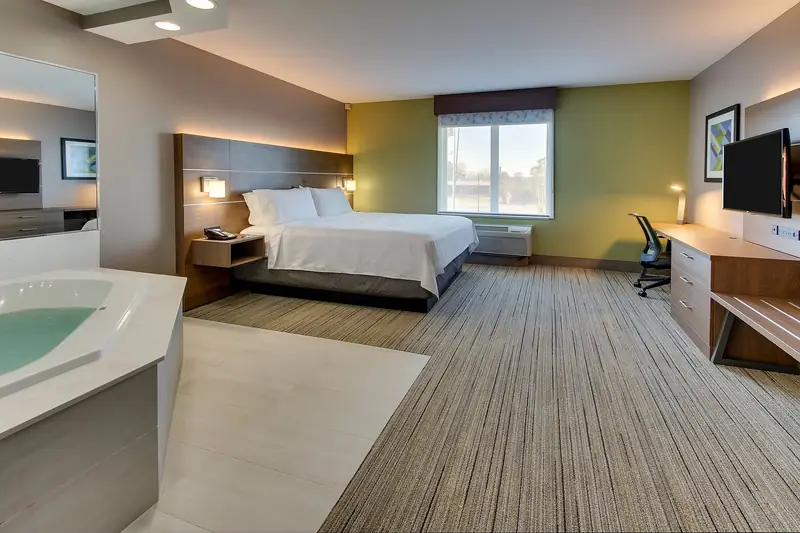 Holiday Inn Express & Suites Columbus – Ft Benning Maingate By IHG