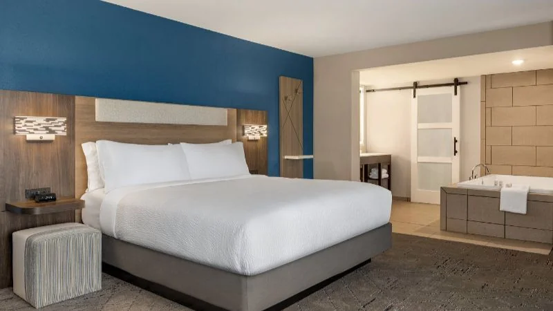 Holiday Inn Express & Suites Evansville Downtown