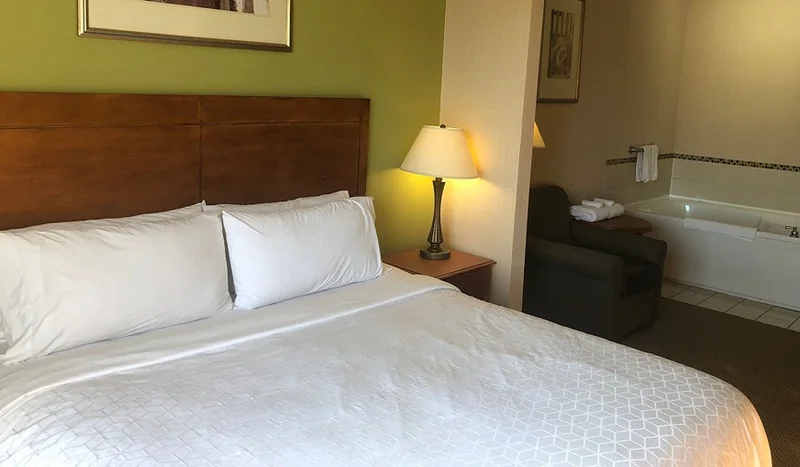 Holiday Inn Express & Suites Howell by IHG