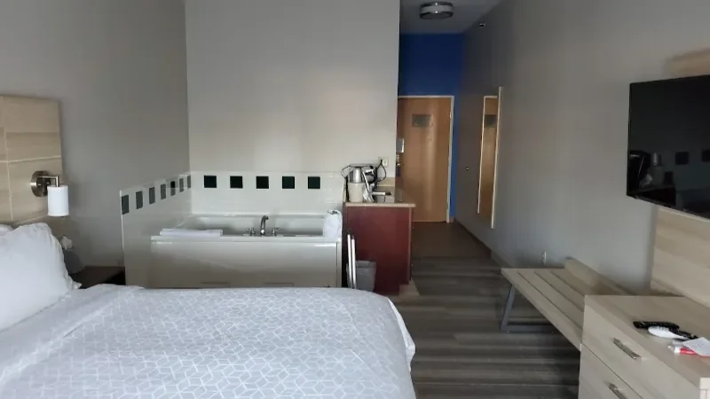 Holiday Inn Express & Suites Logansport, an IHG Hotel